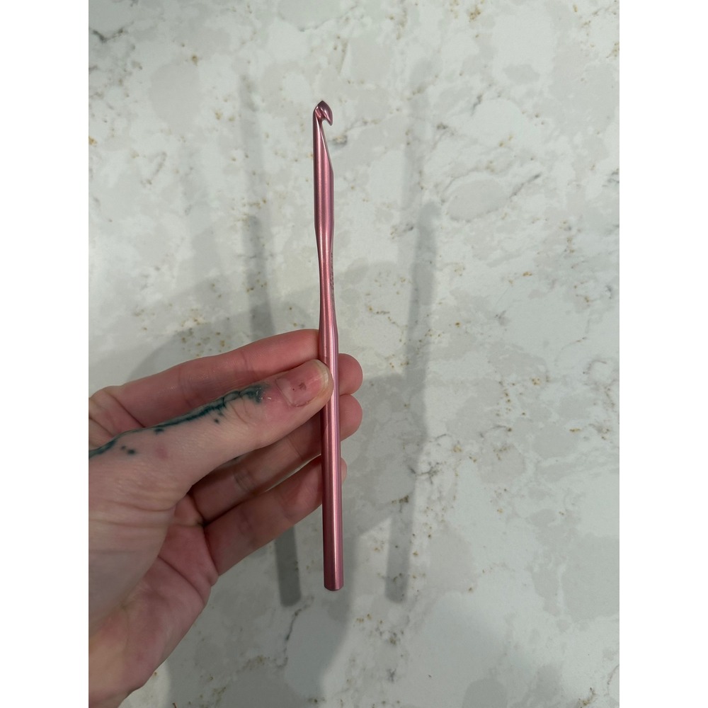 Susan Bates Silvalume Crochet Hook Size J 10 6mm Pink Aluminum Made in USA